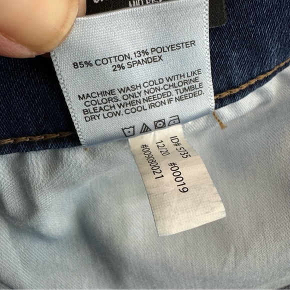 Express Women’s Mid Rise Dark Wash Cropped Skinny Jeans - Picture 8 of 8